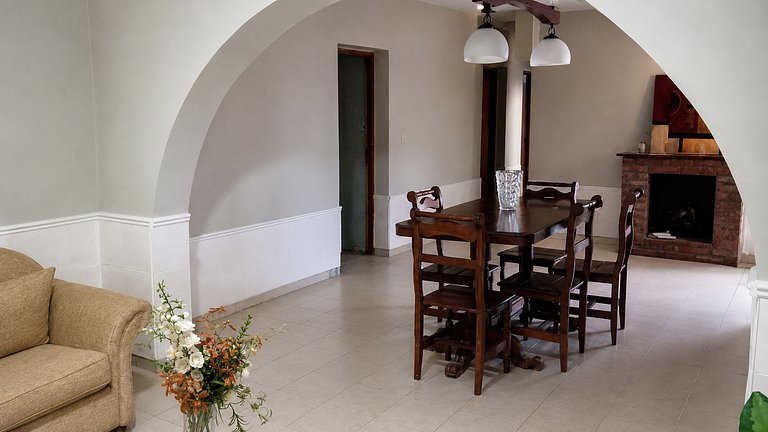 Casa con asador y garage en La Banda
