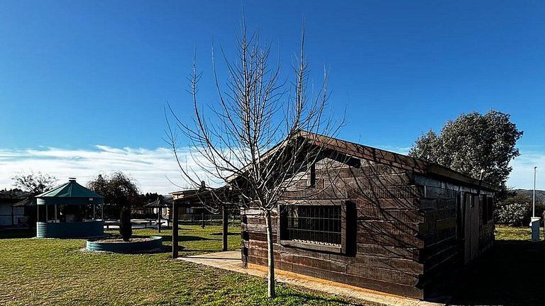 Cabin for 8, 500m from Lago Los Molinos