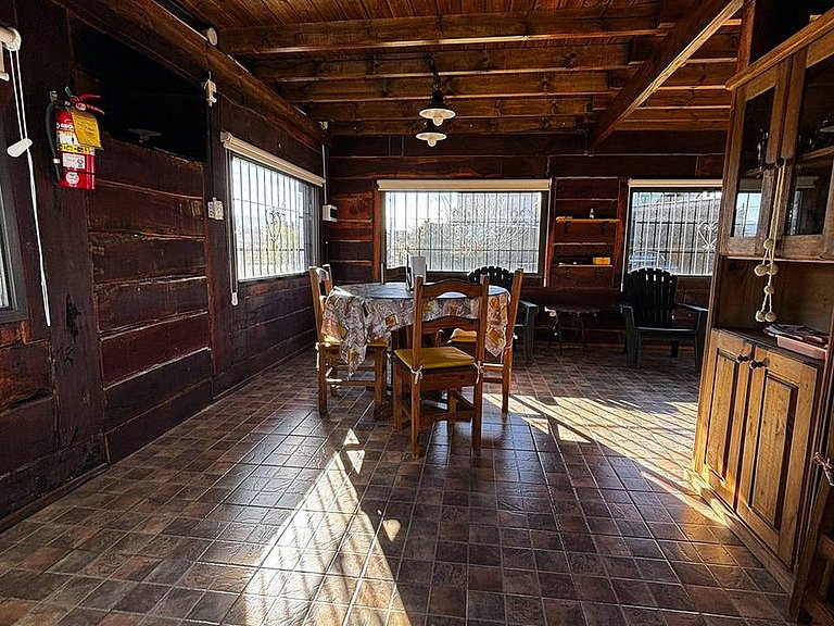 Cabana com churrasqueira, vista para o lago