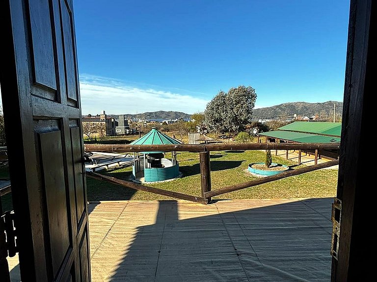 Cabana com churrasqueira, vista para o lago