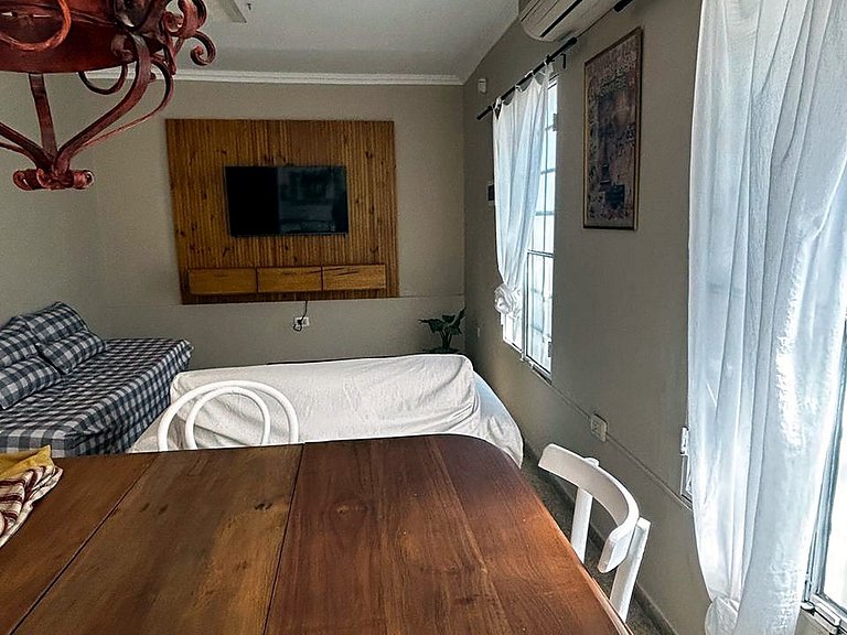Sinta-se em casa, a 4 quadras da praça